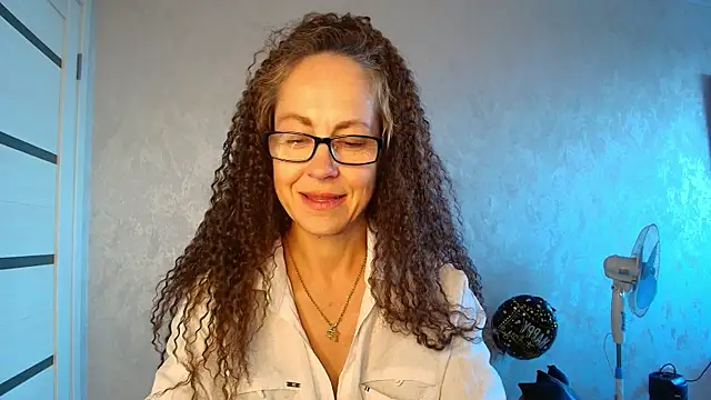 LioraWeiss online show from 3, 6, 2026