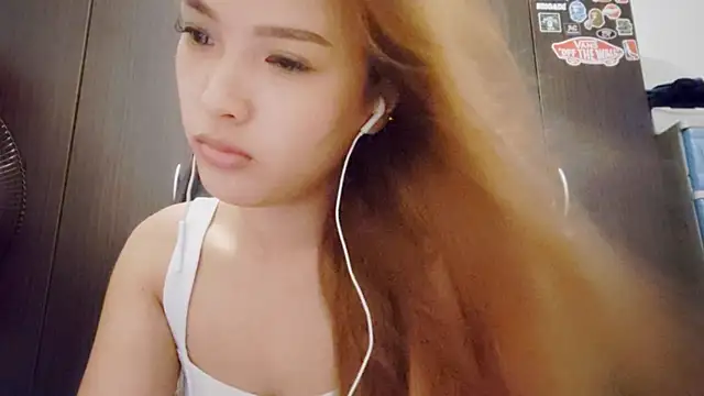 Snapshot of EllieCoconut001 chatting on 15, 6, 2026 EllieCoconut001 online show from 15, 6, 2026
