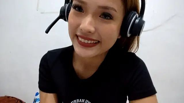 EllieCoconut001 online show from 15, 4, 2026