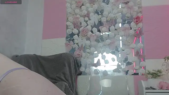 EmberLuna  online show from 26, 6, 2026