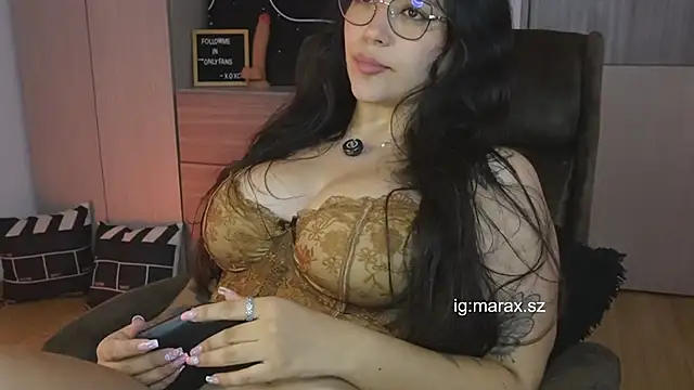 Mara HugeAss online show from 31, 3, 2026