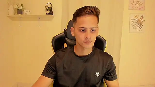 Snapshot of sexy_andres01 chatting on 2, 6, 2026 sexy andres01 online show from 2, 6, 2026
