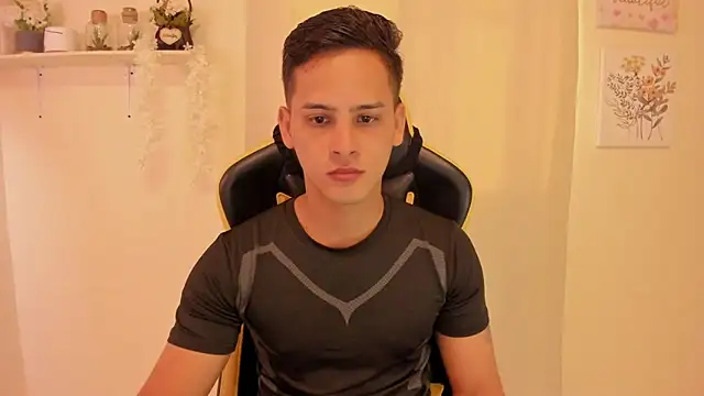 sexy andres01 online show from 12, 4, 2026