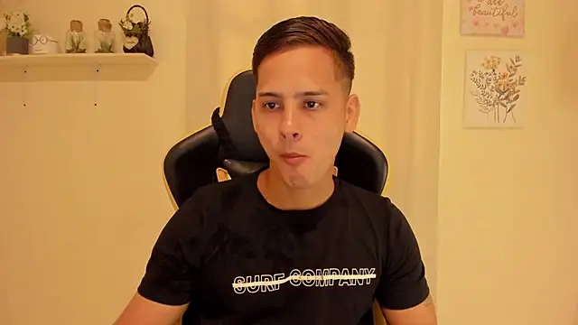 Snapshot of sexy_andres01 chatting on 14, 5, 2026 sexy andres01 online show from 14, 5, 2026