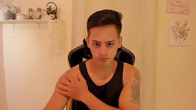 sexy andres01 online show from 13, 4, 2026