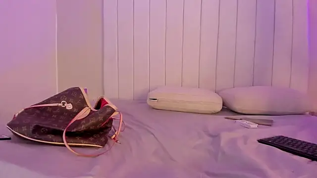 sophia walkett  online show from 25, 3, 2026