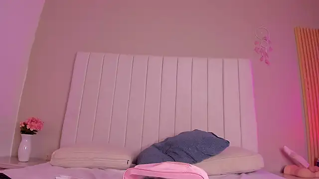 sophia walkett  online show from 18, 4, 2026