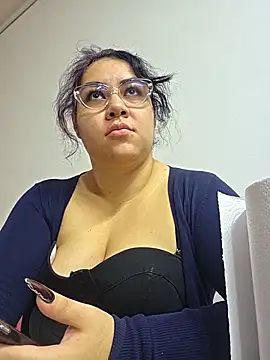 Snapshot of lilith_velvet_ chatting on 28, 5, 2026 lilith velvet online show from 28, 5, 2026