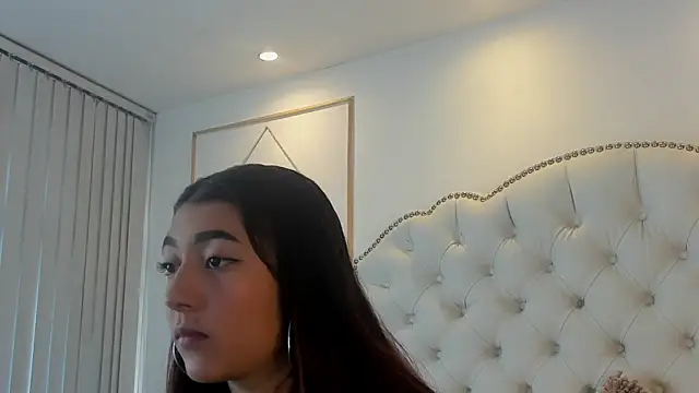 Sara funy online show from 3, 6, 2026