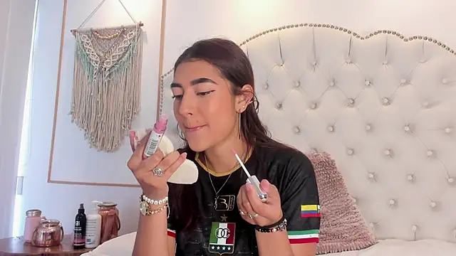 Sara funy online show from 13, 3, 2026