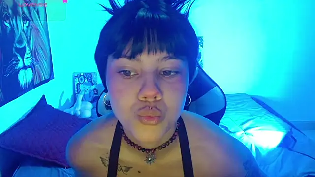 Snapshot of Divinejewel69 chatting on 8, 7, 2026 Divinejewel69 online show from 8, 7, 2026