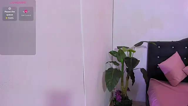 LINDSAY TAY online show from 20, 4, 2026