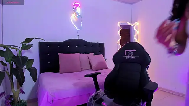 LINDSAY TAY online show from 9, 4, 2026