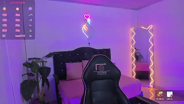 LINDSAY TAY online show from 24, 4, 2026