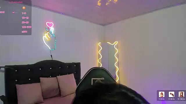 LINDSAY TAY online show from 19, 4, 2026