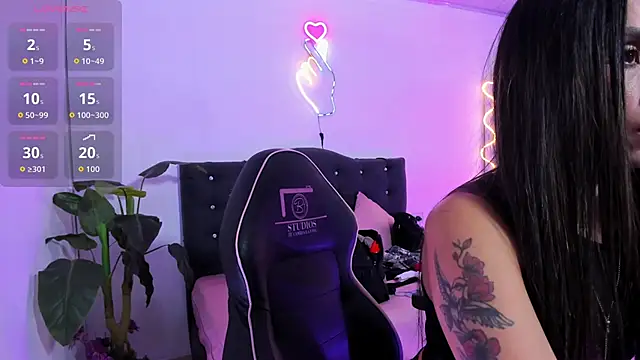 LINDSAY TAY online show from 22, 4, 2026