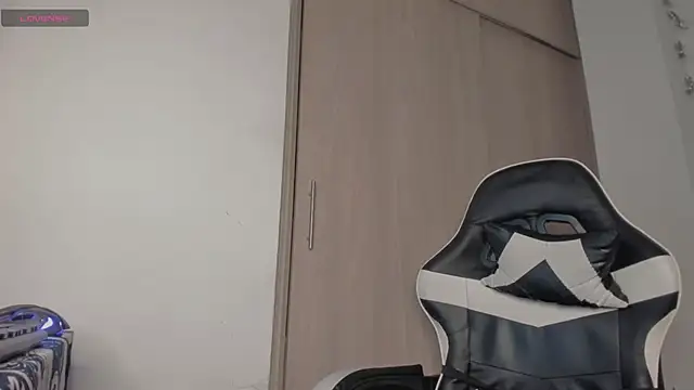 Axel  Blaze online show from 16, 4, 2026