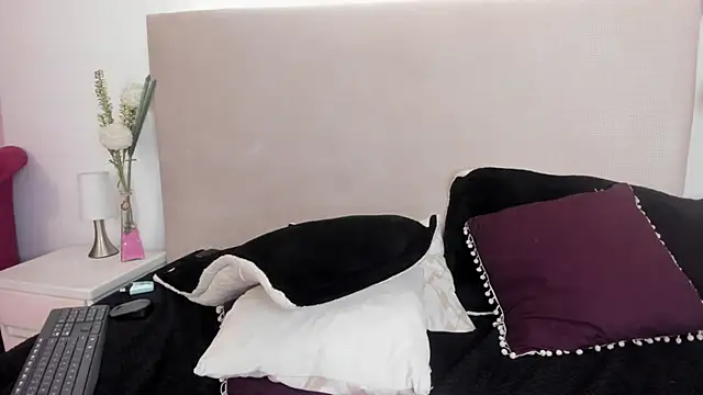 kamylaBm online show from 4, 3, 2026