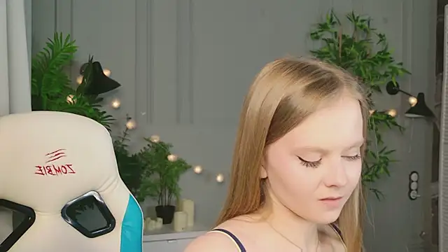 Sophie Peach  online show from 23, 3, 2026