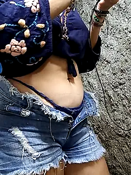 yuliitza4 online show from 17, 4, 2026