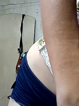 yuliitza4 online show from 12, 4, 2026