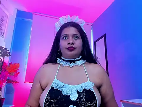 chloecorall online show from 6, 3, 2026