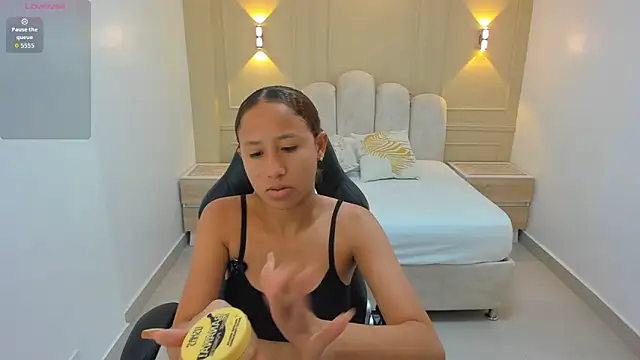 LESLYSIMPSON online show from 25, 5, 2026