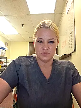 Snapshot of LadyB07 chatting on 5, 5, 2026 LadyB07 online show from 5, 5, 2026