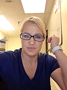 Snapshot of LadyB07 chatting on 7, 5, 2026 LadyB07 online show from 7, 5, 2026