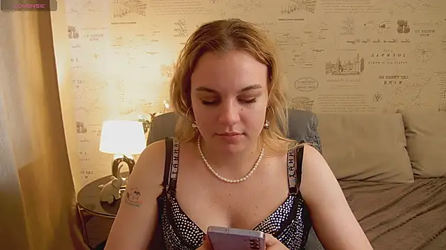 Snapshot of Glow_Margo chatting on 5, 6, 2026 Glow Margo online show from 5, 6, 2026