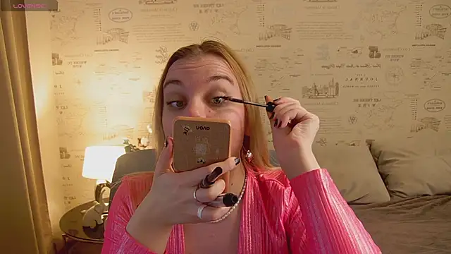 Snapshot of Glow_Margo chatting on 29, 5, 2026 Glow Margo online show from 29, 5, 2026