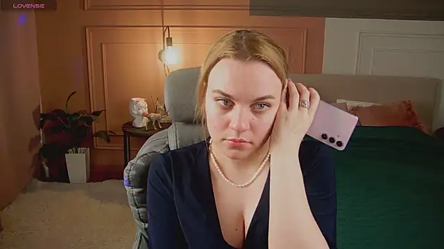 Glow Margo online show from 10, 4, 2026