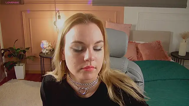 Glow Margo online show from 6, 4, 2026