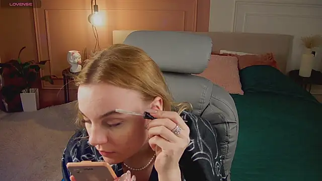 Glow Margo online show from 12, 4, 2026