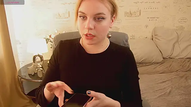 Snapshot of Glow_Margo chatting on 6, 6, 2026 Glow Margo online show from 6, 6, 2026