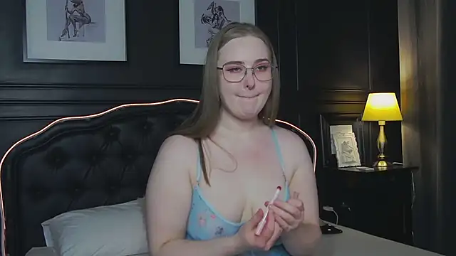 Snapshot of AprilHudson chatting on 3, 5, 2026 AprilHudson online show from 3, 5, 2026