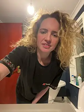 curlyirishgirl online show from 10, 3, 2026