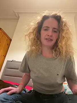 curlyirishgirl online show from 3, 3, 2026