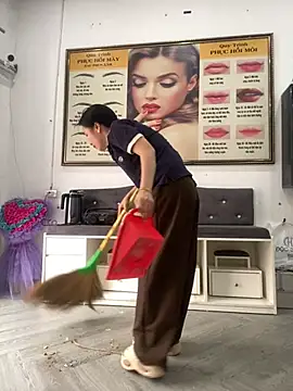 Ivy Trix2 online show from 19, 4, 2026