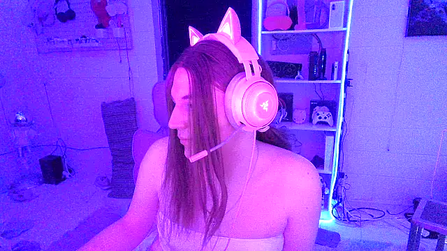 Moongirl117 online show from 4, 3, 2026