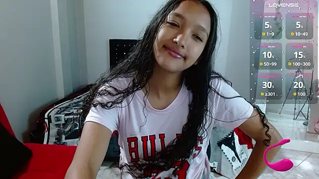 Snapshot of Lovingly_Maria chatting on 13, 3, 2026 Lovingly Maria online show from 13, 3, 2026