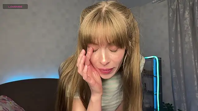 RosaMoore online show from 4, 4, 2026