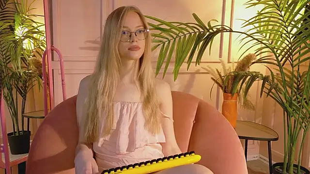 Dear Tessa online show from 19, 4, 2026