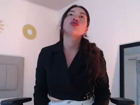 Snapshot of Julietaamado chatting on 8, 5, 2026 Julietaamado online show from 8, 5, 2026