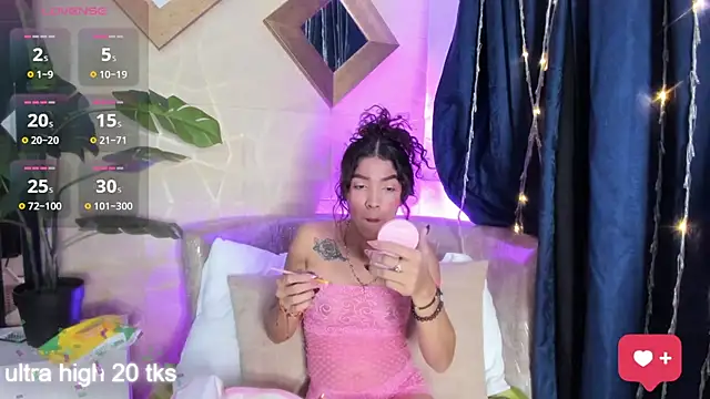 Snapshot of evelyn__rose1 chatting on 30, 5, 2026 evelyn rose1 online show from 30, 5, 2026