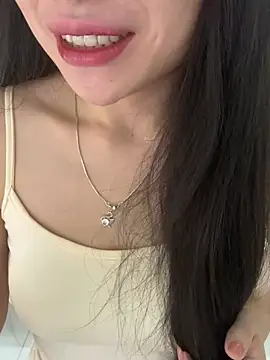 Snapshot of Tinn_tin chatting on 4, 7, 2026 Tinn tin online show from 4, 7, 2026