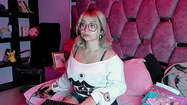 Maky Coss online show from 7, 3, 2026