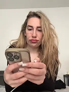 JuliaPrivat online show from 6, 3, 2026