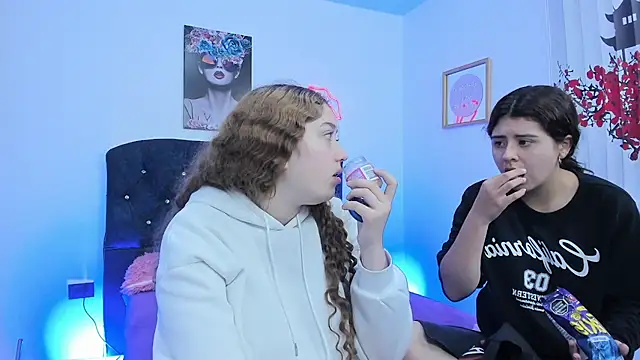 valeria and zoe online show from 11, 3, 2026