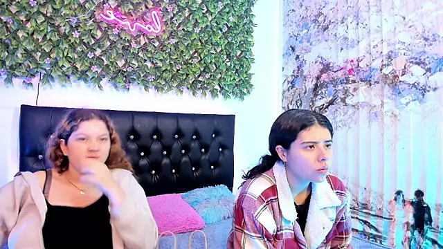 Snapshot of valeria_and_zoe chatting on 12, 5, 2026 valeria and zoe online show from 12, 5, 2026